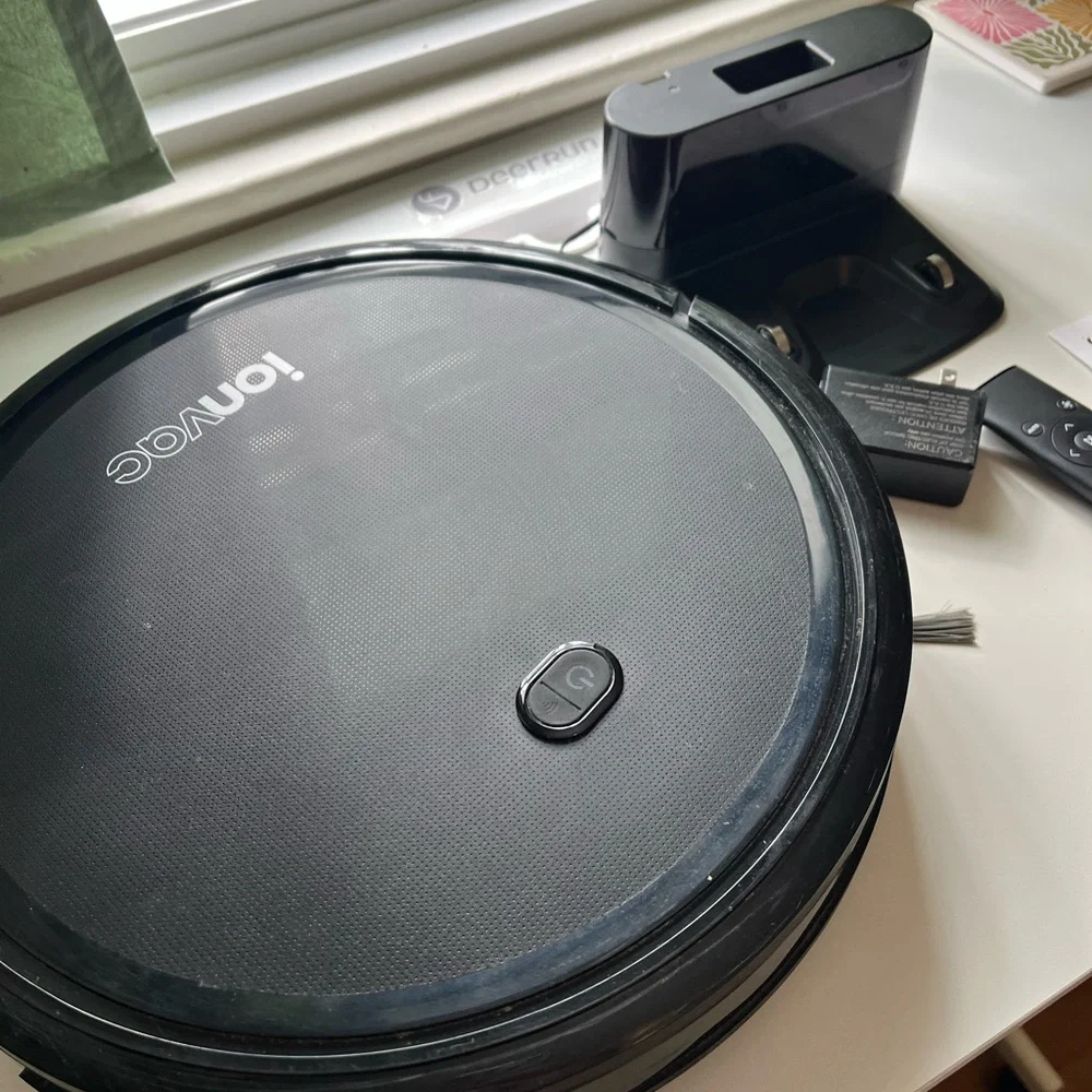 Ionvac Robot Vacuum with Remote - Picture 2 of 3